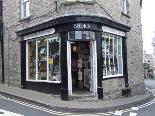 starry-eyed-wolfchild:A town known as the “town of books”, Hay-on-Wye is located on