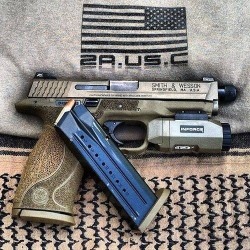 igunsandgear:  Smith & Wesson. 