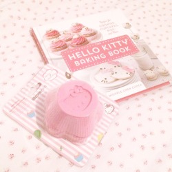 chellychuu:  Cute hello kitty baking goodies