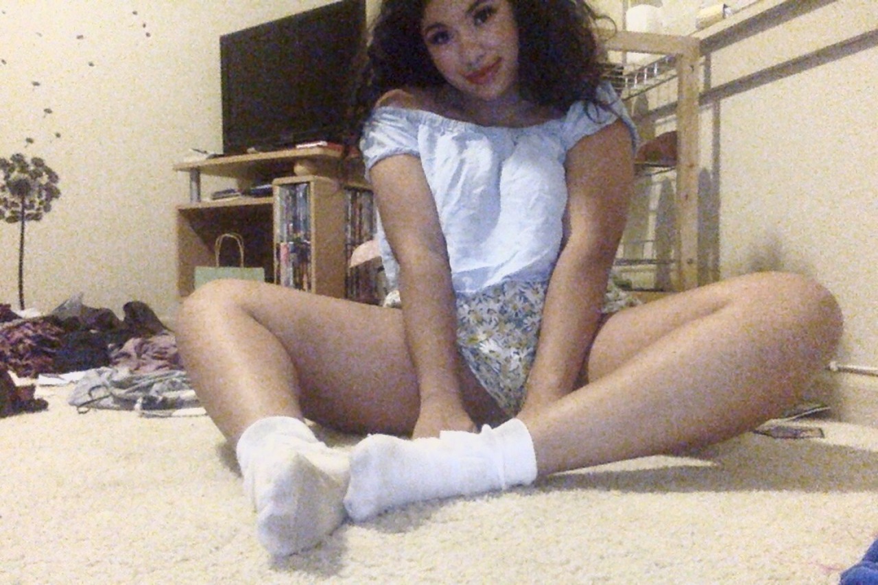 primal-littleprincess:  primal-littleprincess:  Missing Daddy while he’s away at