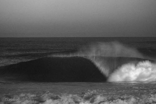 Yesterday evening at pipe / ayer a última hr en pipe. @quiksilverchile @karunworld @keenchile