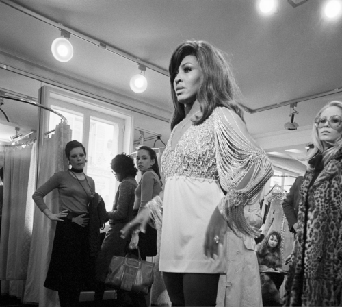 twixnmix: Tina Turner during a fitting at Loris Azzaro in Paris, France, January 1971.Photos by Haba