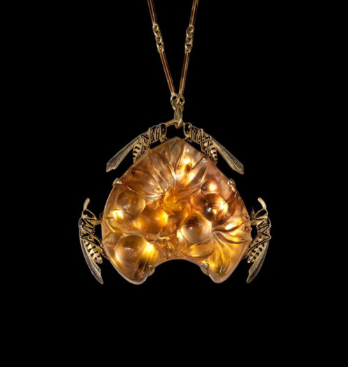 René Lalique, Pendant with wasps and prunus, 1904. France. Via Musee Lalique