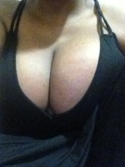 beam-meh-up-scotty:  It upsets me that my boobs are so big. I wish I could have like a c cup so I don’t have to wear a bra with my clothes. I wanna let these babies roam free!! 