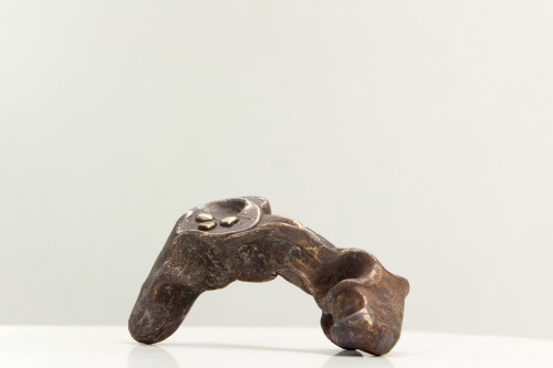 kunstdealer: highscore bronze (full cast) (16cm x 8,5cm x 8,5cm) Jeronim Horvat 2016