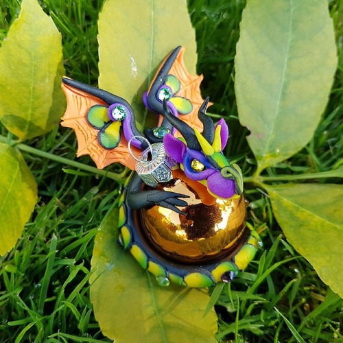 dovewithscales: dzamie: sosuperawesome: Witch Dragons / Halloween Ornaments / Baby Dragons Makosla 