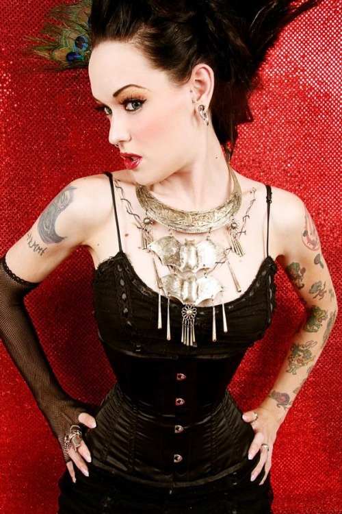 hotrod-pinups:  Pinups And Hotrods http://bit.ly/1744eHp 