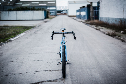 qtaroqhoji: steershop:  I am in love with this Kona Sutra LTD. local off-road tours, miles on the ro