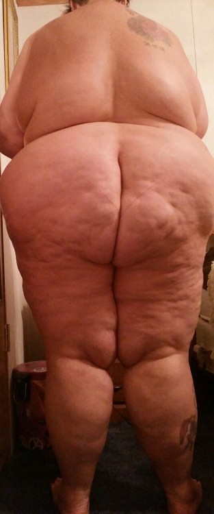 chirifa: yazmintaylorbbw: I have a request full backside…totally nude. Wheres the other tatoo? B