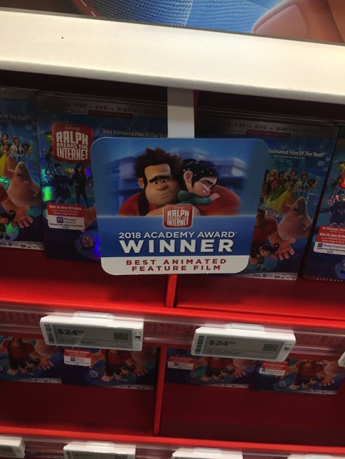 disney-universes:DEWEY DEFEATS TRUMANSaw one of these at Walmart today!