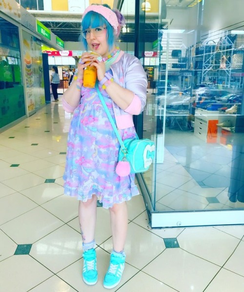 My outfit for when I was at the Pacific Mall with @cadney ⭐✨ (Been too busy to post!) #fairykei #blu
