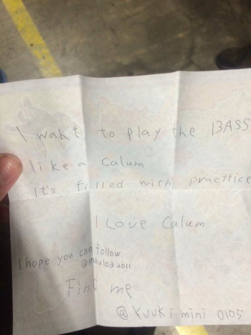 hotdamn5sos:@Calum5SOS: This little guy played me in MINISOS. He also gave me this note. What a dude
