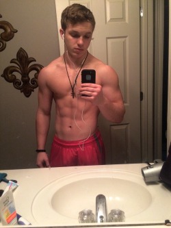 bulging-master:  Selfie