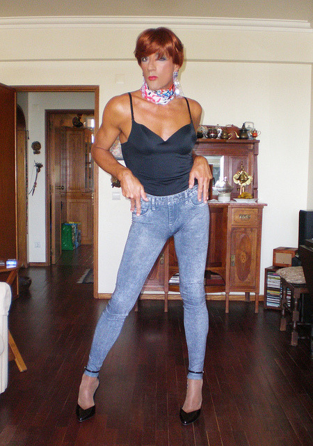 vtxkid: karenmaris: Karen on Flickr. Looking great in your jeans! great attitude