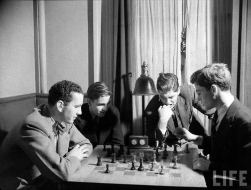 Chess club(Hansel Mieth. 1939)