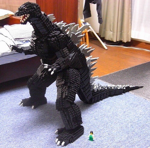 its-a-geek-haven: kungfukaiju: LEGO Godzilla Ooh, ooh, ooh @lettingthewaterholdmedown​! 
