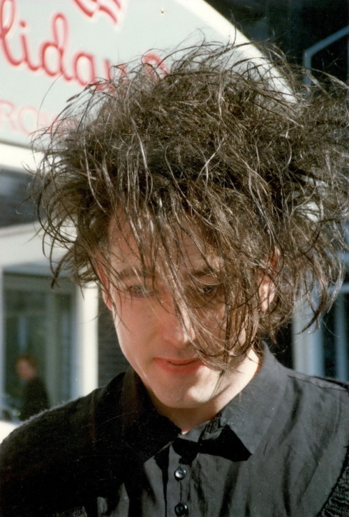 thecure-dot-cz: Pictures of The Cure from Holiday Inn Hotel in Bremen, Germany taken on 7 May 1989 b