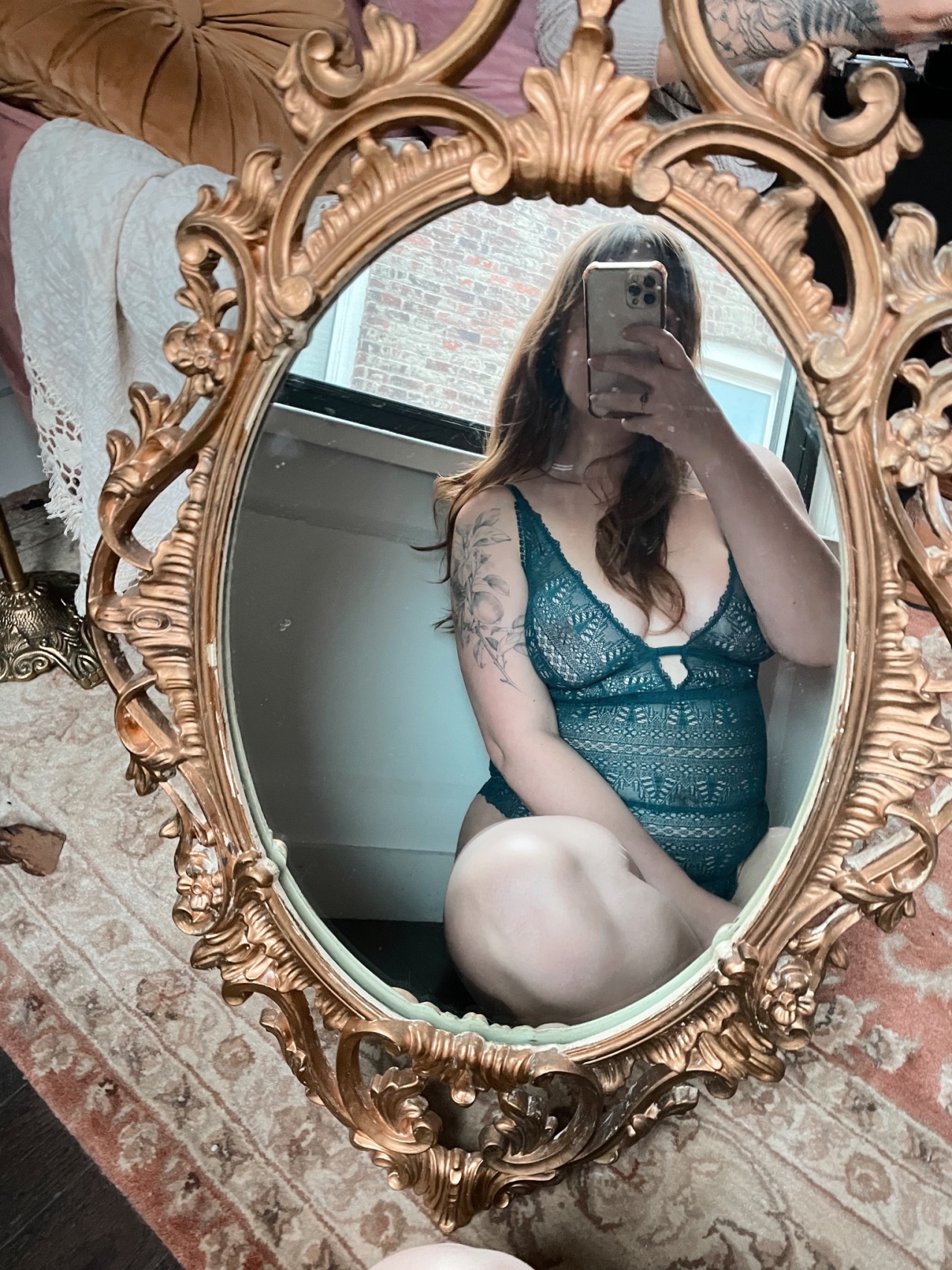 erotic-nonfiction:Gilded mirrors make selfies porn pictures