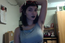 waitingfortheyellowbird:  Love your body! Love yourself!   (still so stoked about my lipstick)