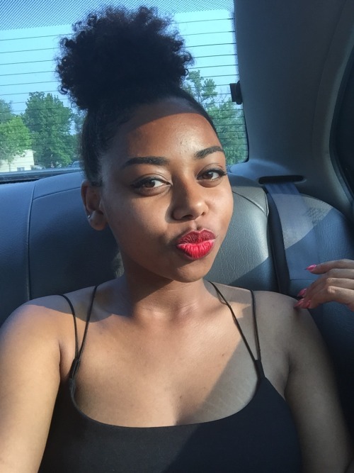chocolatecakesandthickmilkshakes:  unicornsvsturtles:  Blackout day 😁🌞  big up DC. I can always tell by the street lights. OH!! you are lovely.   I can tell by the inside of that train