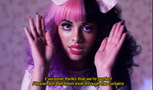 Dollhouse (TRADUÇÃO) - Melanie Martinez 