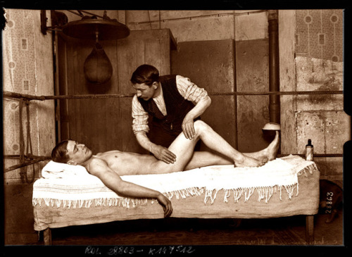 Arthur Wyns gets a massage after training, circa 1890.