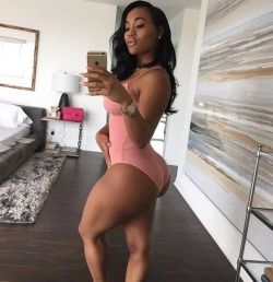 girlsandlandscape:  Lira Galore