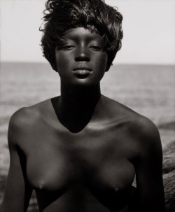 a-state-of-bliss:  Naomi Campbell in Hawaii 1989 by Herb Ritts 