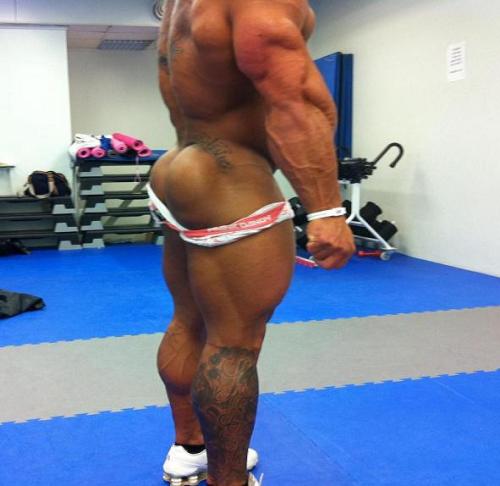 needsize:Big roided guys. It still comes down to them checking out their ass. Huge. Squataholic. 