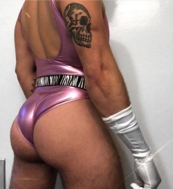 twocheeseburgerstwofries:  shiny bright like dis singlet 💎🔥