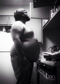 dlionphotography:  Cooking, 2013#chub #belly