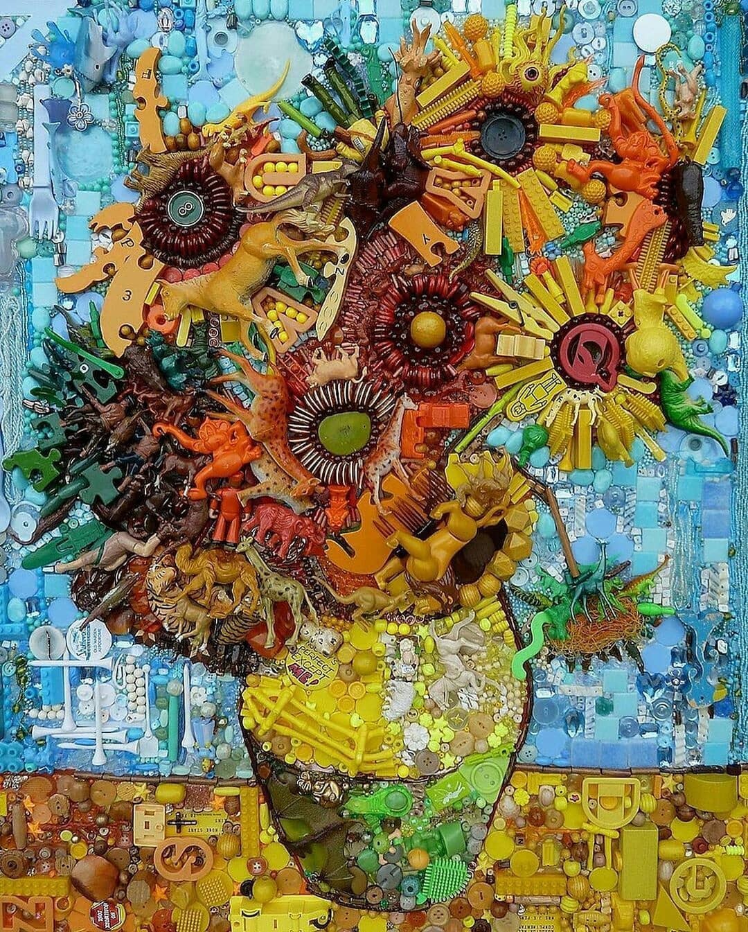 bedenehapsedilenruhlar:  Jane Perkins uses recycled materials to create portraits