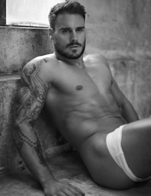 hung-muscular-hunks:  FOR HOT MUSCULE HUNKS adult photos