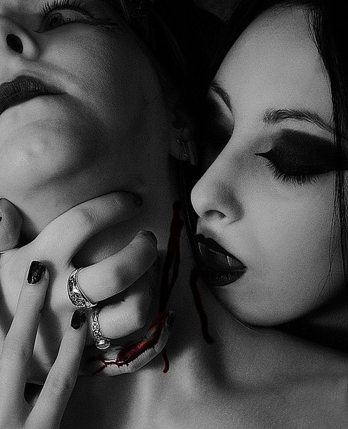 minarachelle:  Vampires | Flickr – Compartilhamento de fotos! op We Heart It 
