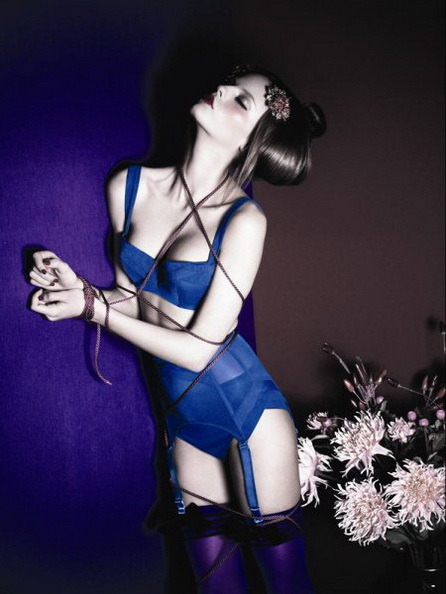 sexy-in-stockings:  Stockings http://babes-in-stockings.blogspot.com/