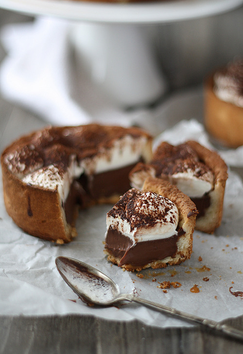 food-smut:  alices-food-blog:  Chocolate, Cream and Salted Caramel Tart | Recipe  X 