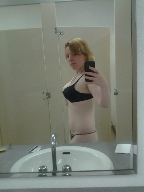 mymarinemindpart4:  Always a good time for bathroom selfies!