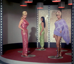 fantascientificamentevintage:  Star Trek: TOS (The Original Series)  “Il filtro di Venere” Stagione 1, Episodio 6 (13 ottobre 1966) Susan Denberg (Magda Kovacs) - Karen Steele (Eve McHuron) - Maggie Thrett (Ruth Bonaventura) (Il Filtro di Venere)