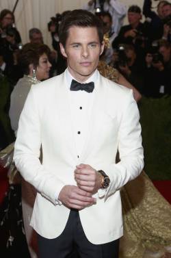 boyzoo:  James Marden at Met Gala 2015  @kelmasterslife why is he so sexy