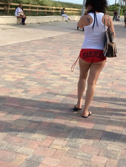 southfloridacandids:  More candid pictures of this milf