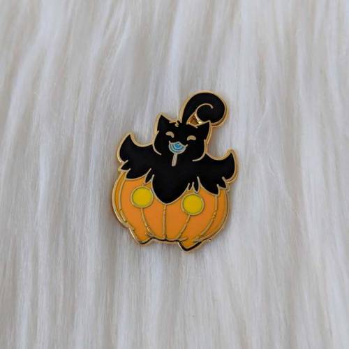 retrogamingblog:Ghost Pokemon Trick-or-Treater Pins made by Vivian Tsai