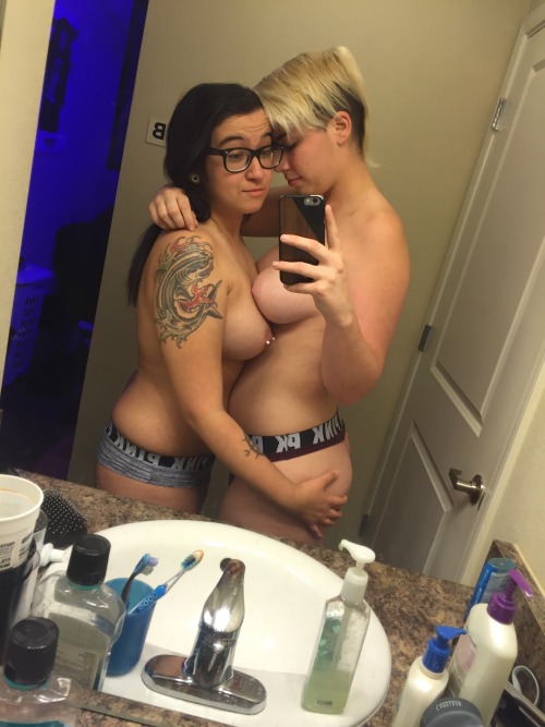 stonedsapphix:  🎶 Everybody wants to know if we fucked on the bathroom sink 🎶