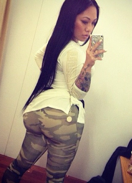 lovecurvygurls:  There’s a lot of ass in those pants