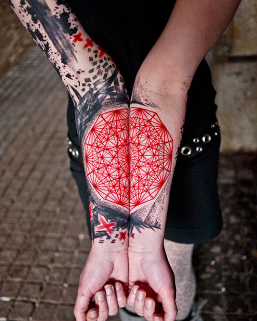 avoidence:  Tattoo Inspiration: Jubss Lili Contraseptik |  Really sweet design, the lines are so great. 