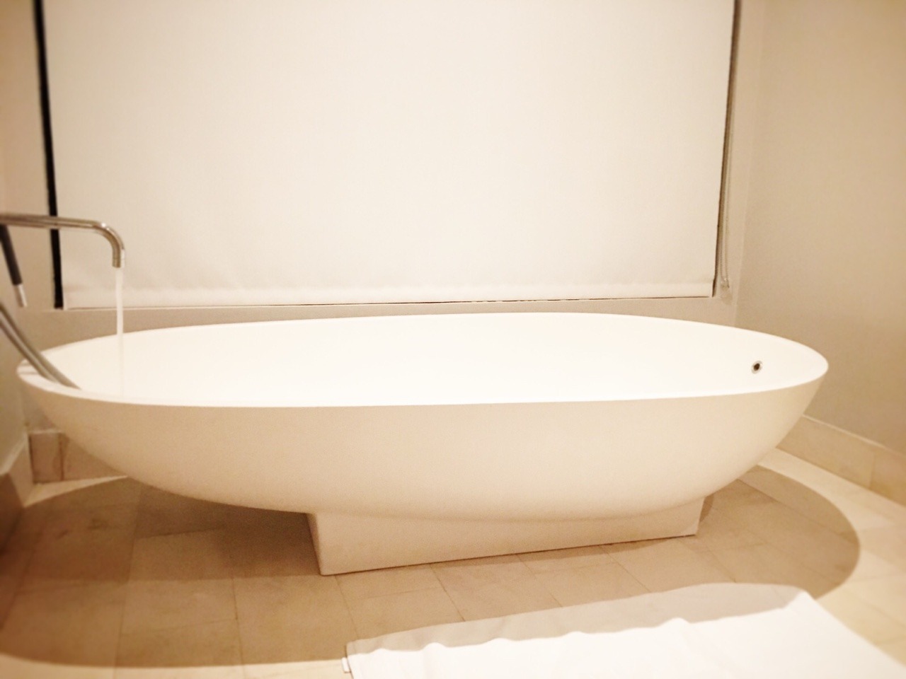 brooklynboobala:My wet n wild adventure with a gigantic bathtub and waaaay too tiny