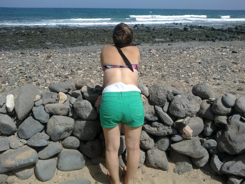 abjane: Babygirl’s should ALWAYS be nappied. Not least because it keeps the sand from getting in pla
