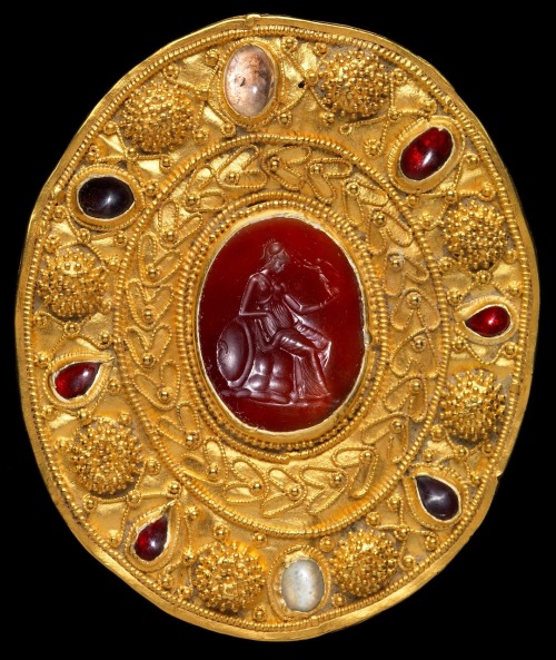 arthistoryfeed:Oval brooch, northeastern Black Sea Maeotian-Sarmatian, late 2nd to early 1st century