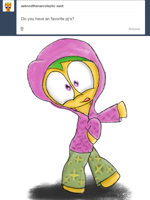 rainboompony:I-i like to m-mix them to show my f-favorite things. t-the top is from a comb set, a-and the bottom is from a d-daring do set!  ^w^! Cute~