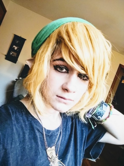 xxbvbfallenangelxx:here I am as an elf boy! I’m Link!