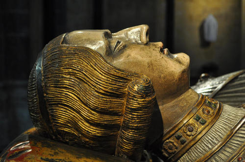 Tomb effigies of the Duke of Guelders, Gerhard IV, and his wife, Margaretha of Brabant. These ideali
